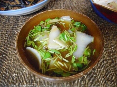 カブの皮と豆苗の味噌汁